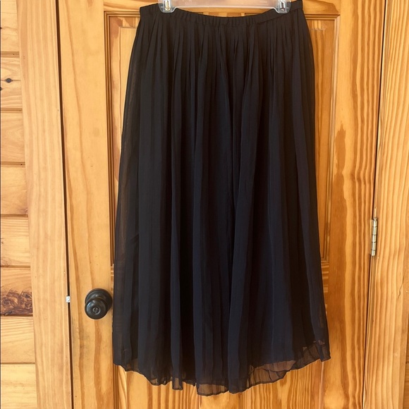 Talbots Black Pleated Skirt Size 10P - Picture 4 of 5